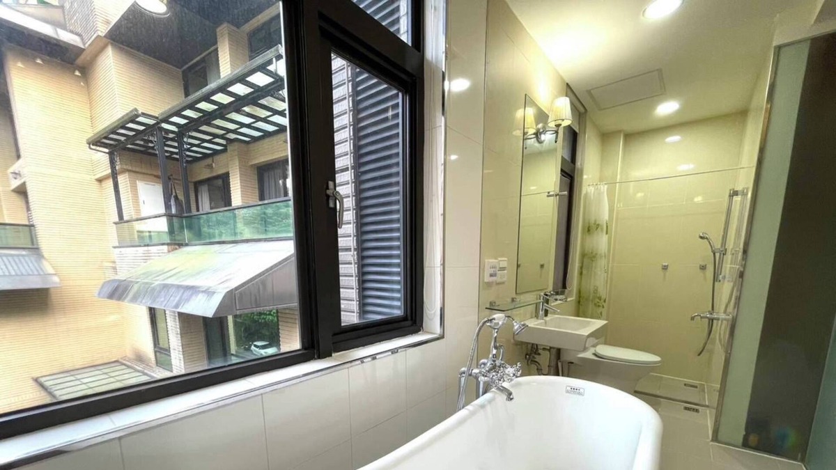 Neihu Villa | Deluxe Room with Bathtub