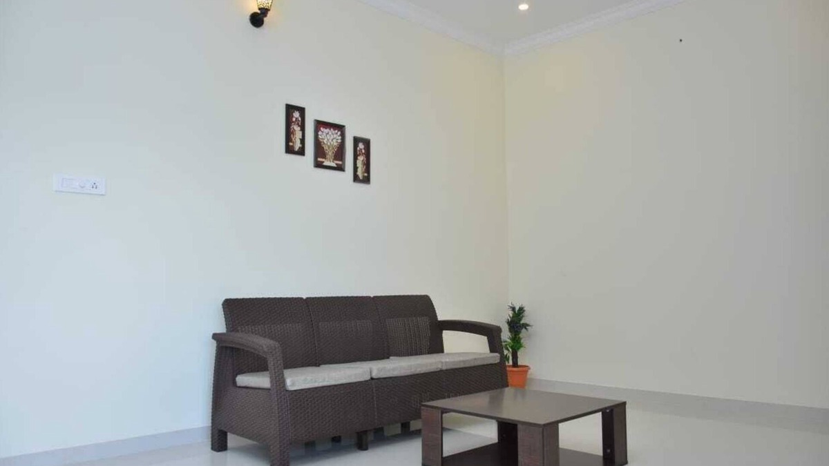 Pollachi Bed & Breakfast | Deluxe Rooms - The Surrya Max Residency - Pollachi