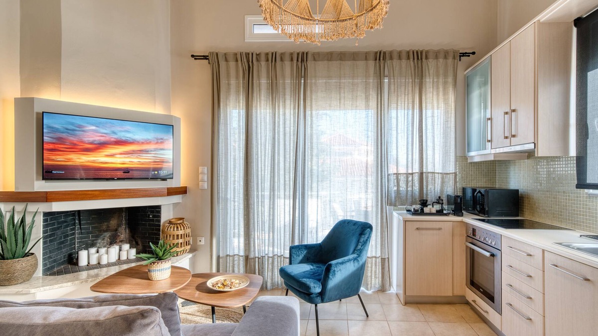 Kandia Condo | Deluxe Seaside Condo for 6