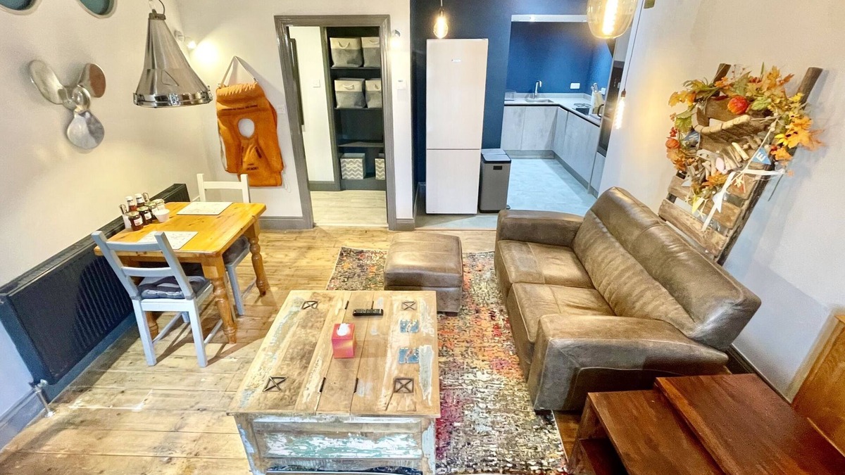 North Sunderland Apartment | Deluxe-self catering sleeps 2 -Salmon - Pets
