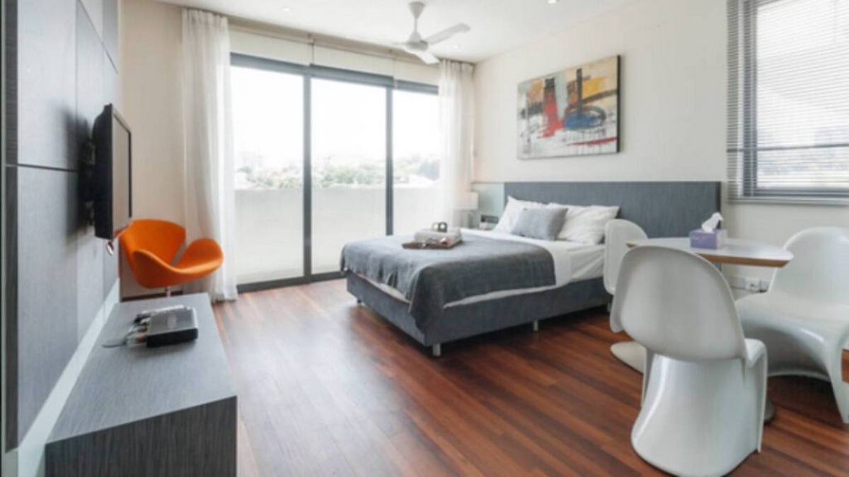 Bedok House | Deluxe serviced apartment- Modern studio room EZS5