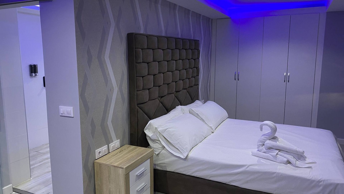 Linares Apartment | Deluxe Silver