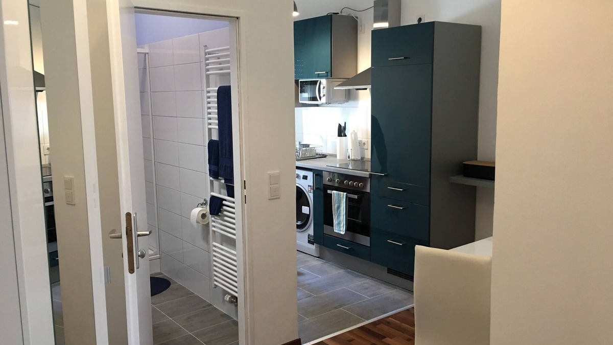 Ostend Apartment | Deluxe Suite with Full Kitchen in Central Frankfurt