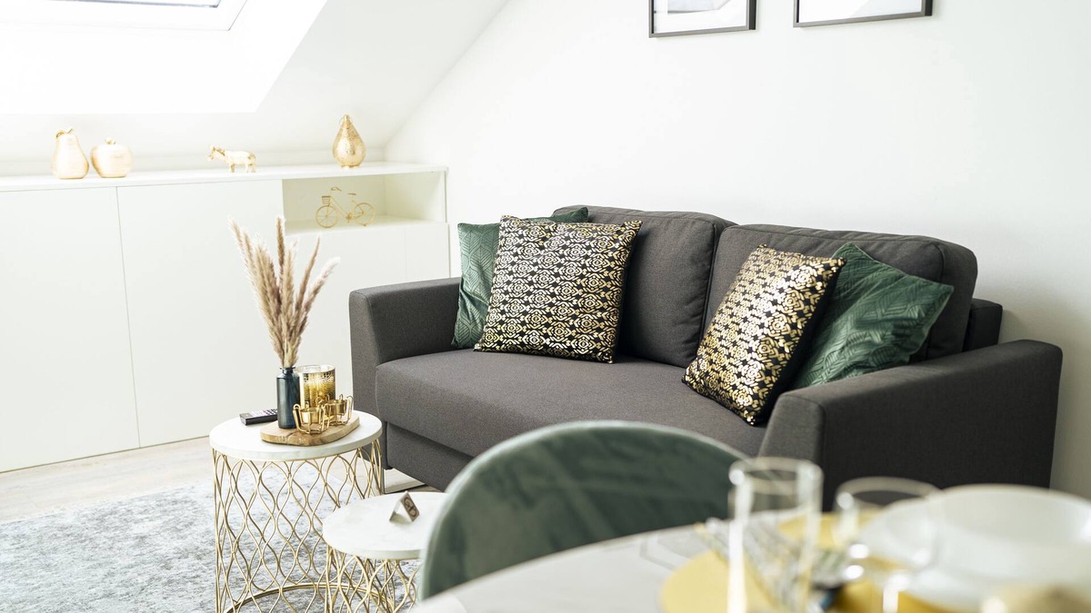 Wieseck Condo | Deluxe Suite | Living+Workplace
