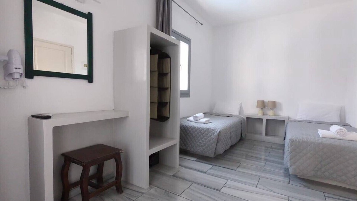Perissa Apartment | Deluxe Twin Room 30 meters from Perissa Beach