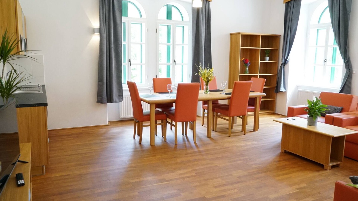 Kozarisce Apartment | Deluxe Two-Bedroom Apartment with Castle&Garden View