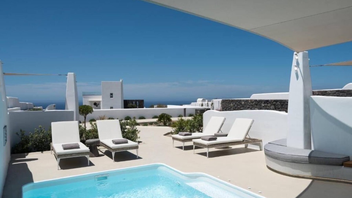 Akrotiri Hotel | Deluxe Two Bedroom Suite with Private Heated Pool