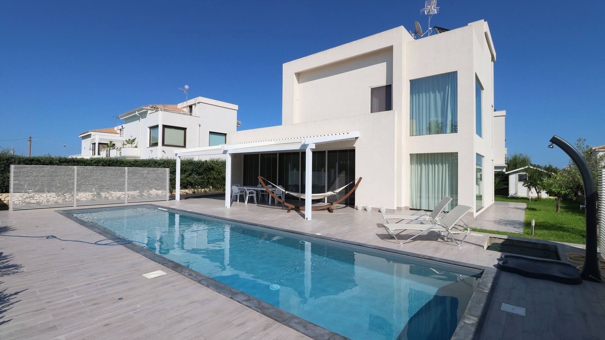Carrozziere Villa | Deluxe Villa with private pool and jacuzzi 2km from Ortigia, Sicily
