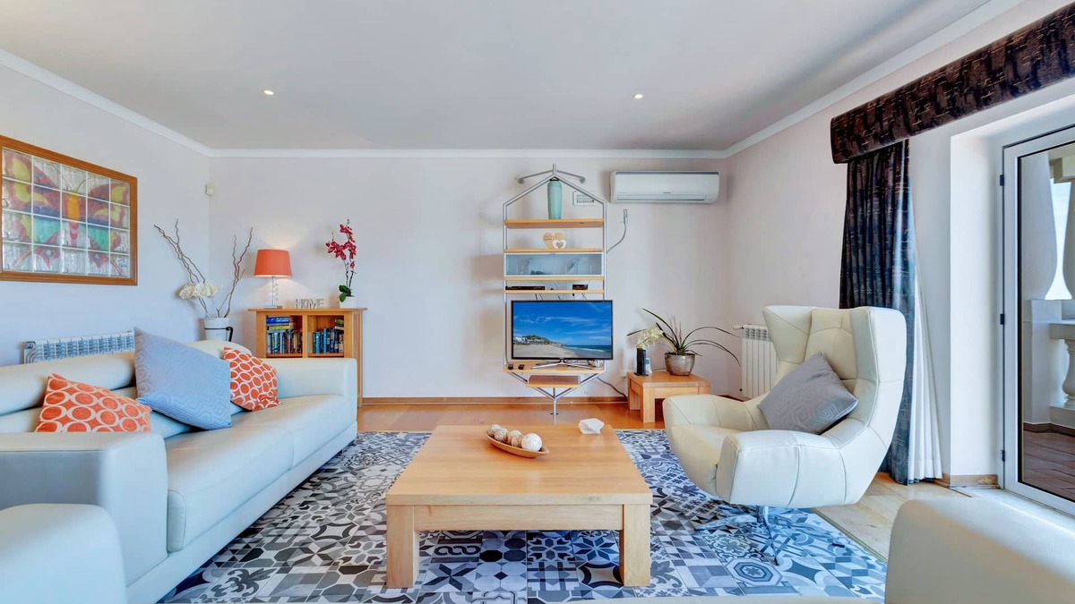 Vila do Bispo Villa | Deluxe Villa With Private Pool, Jacuzzi, Table Tennis, Games Room And Fibre WIFI