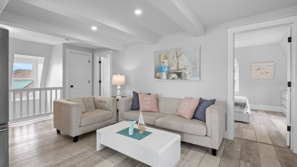 Queens Square Condo | Deluxe Waterfront Loft 2 Bedroom Downtown Ch"town