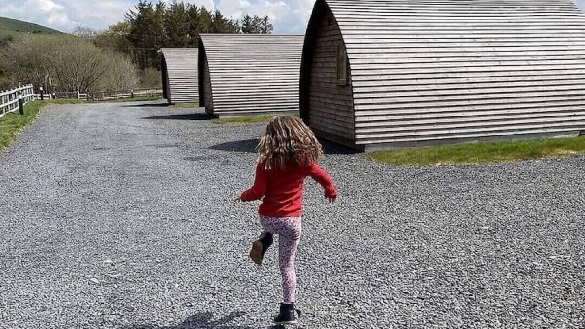 Trefeglwys Cabin | Deluxe Wigwam Cabin With 5 Seater Skargards Regal Hot Tub