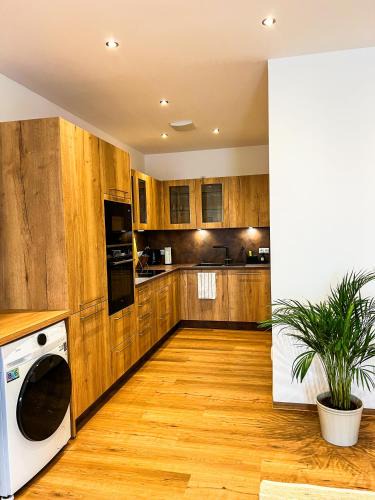 Wasserburg am Inn Apartment | Deluxe-Wohnung in Wasserburg Bahnhof - 94m2 - Smart TV - Terrasse - NEU