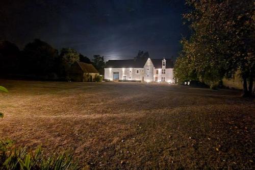 Saint-Longis Villa | Demeure authentique du 15e siecle au calme