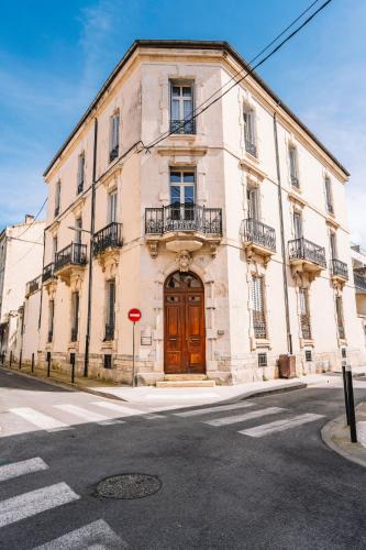 Faubourg Apartment | Demeure & Confort by Les Demeures de Rachel