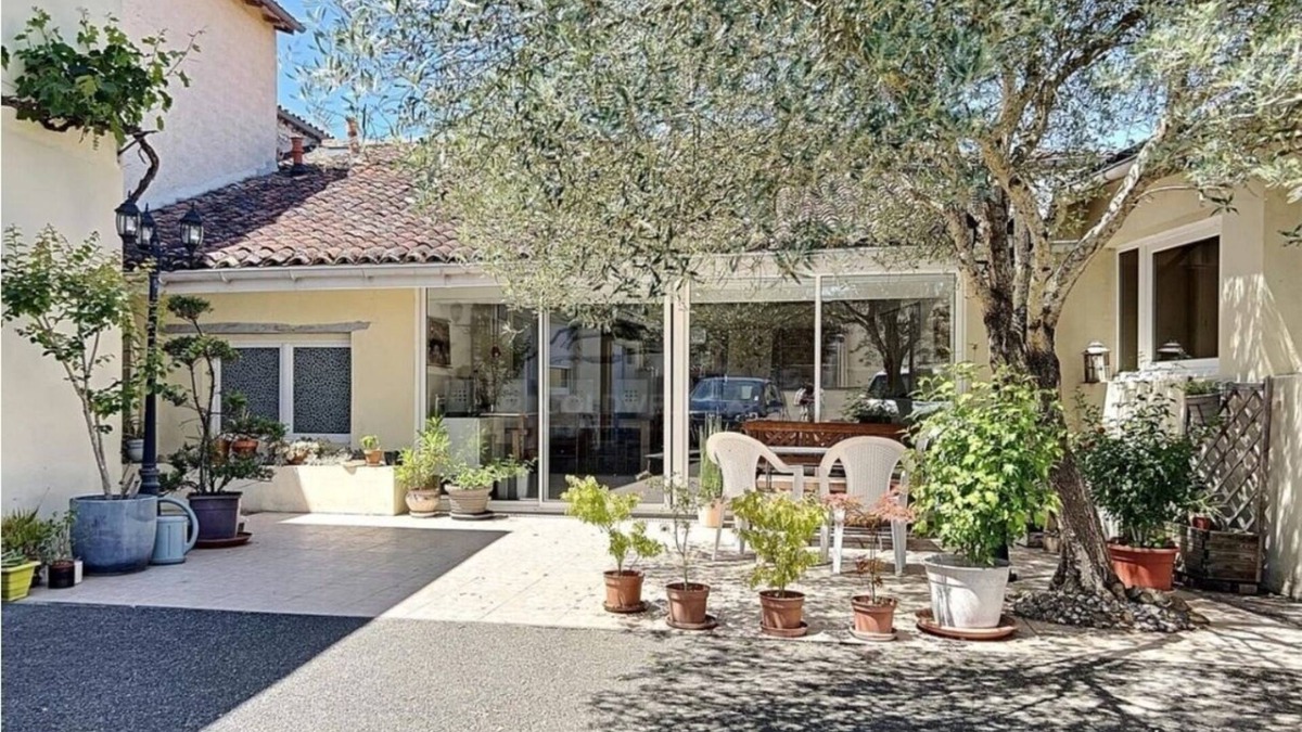 Cherac Bed & Breakfast | Demeure Olea 5 rooms 1 to 15 people linen and breakfast