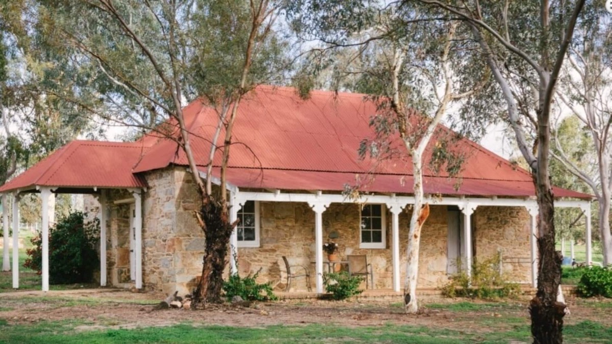 Buckland Cottage | Dempster cottage is a stone cottage built 1853 located between Northam /Toodyay.