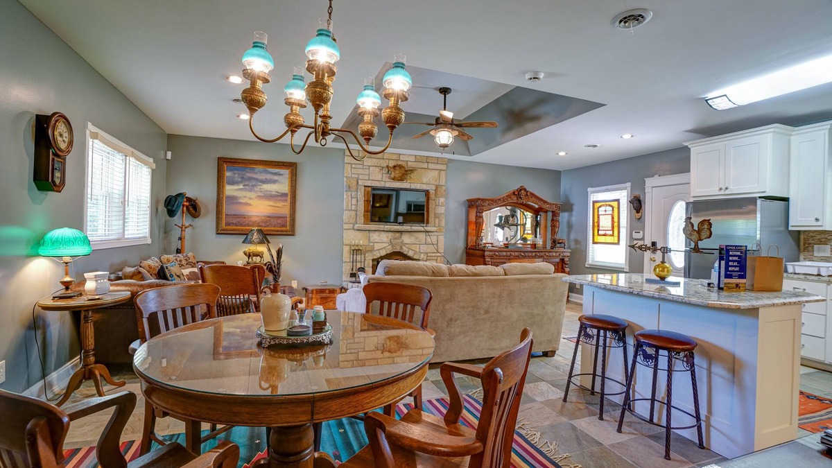 Cottonwood Falls Cottage | Den Creek Ranch-Cottage