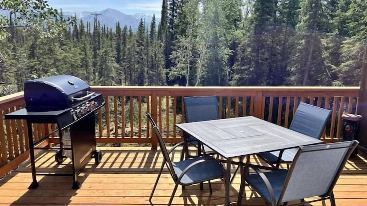Healy House | Denali National Park 2 King Bedroom Hideaway with