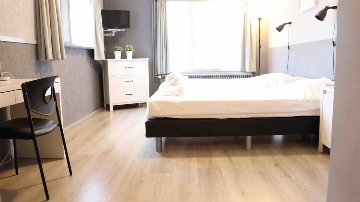 Geertruidenberg House | DenBerg building, formerly a small hotel, now offers 7 bedrooms with heating and air conditioning.