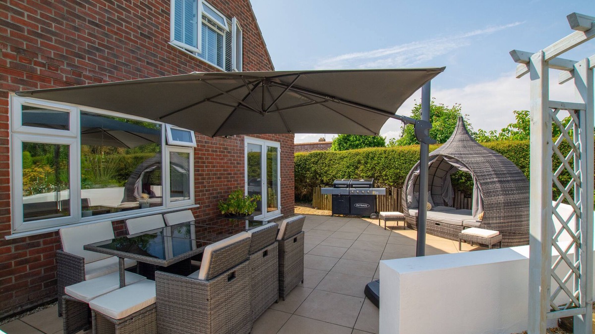 Bodham House | Denbury House - Five Bedroom House, Sleeps 10
