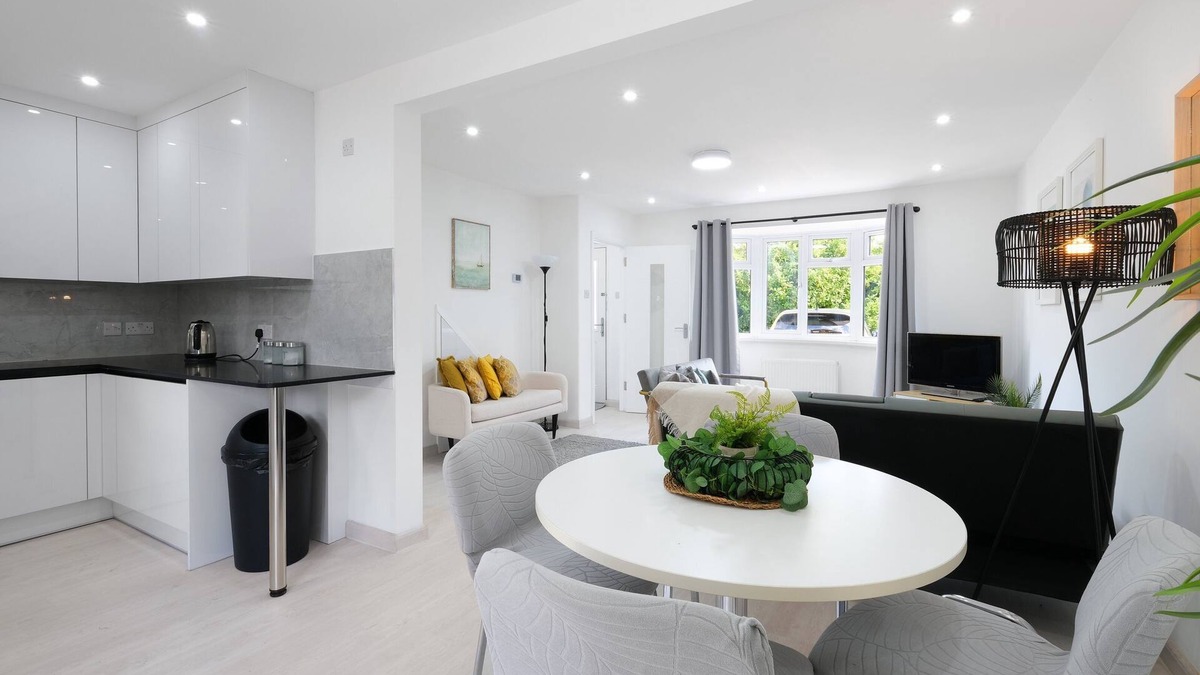 Denham House | Denham Close 3 Bedroom, 1.5 Bathroom Home