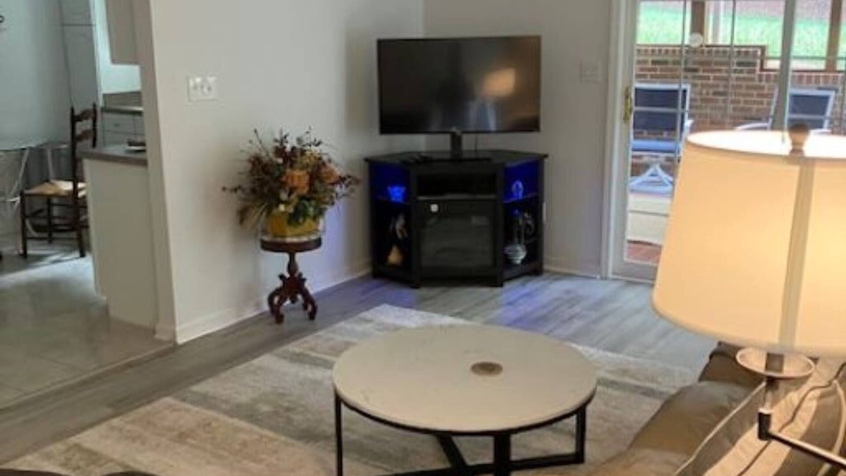 Hickory Apartment | Dennis & Catherine's Private, Quiet, Cozy, Clean, Retreat
