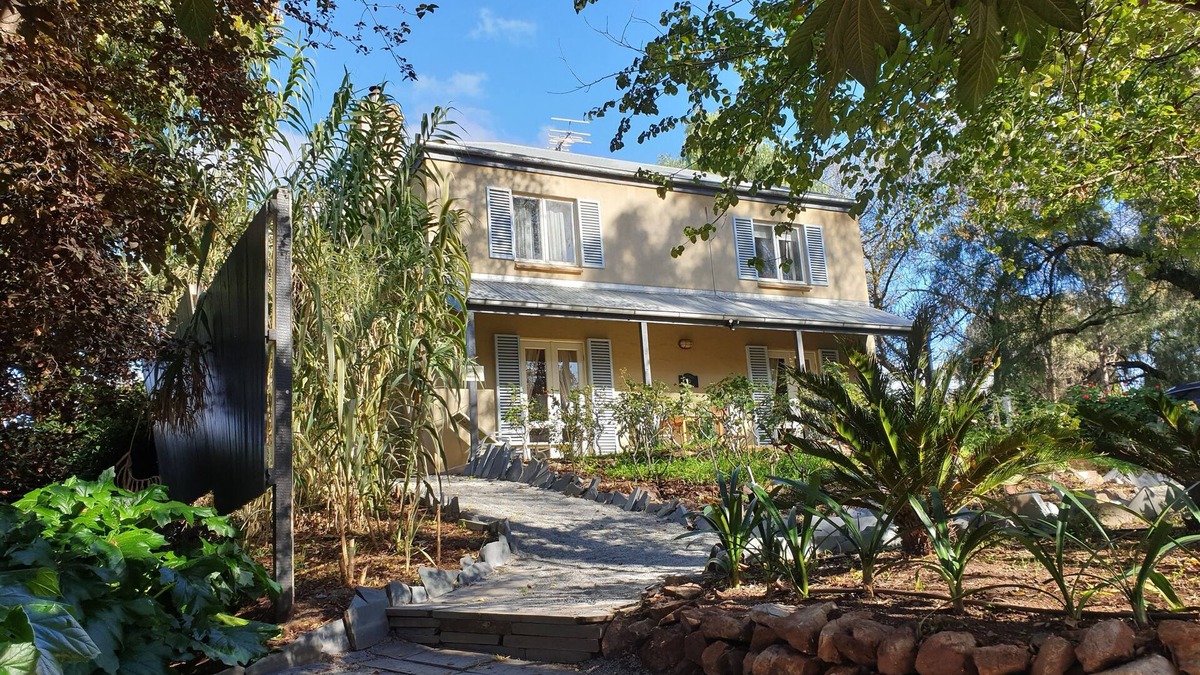 Upper Wakefield Cottage | Dennis Cottage Clare Valley