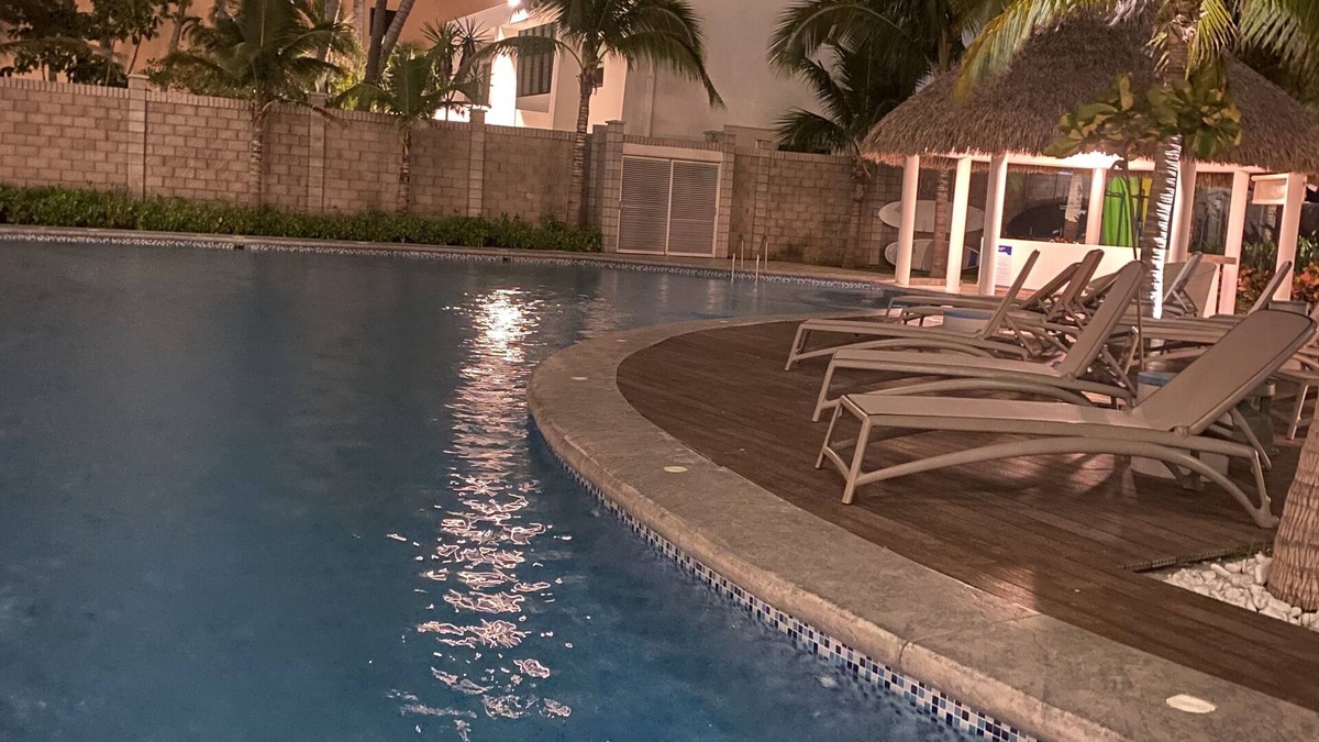 Las Gaviotas Condo | Departamento DE Lujo A PIE DE Playa Zona Dorada