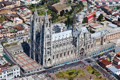 Quito Historic Center Apartment | Departamento junto a la Basílica Voto Nacional - Quito
