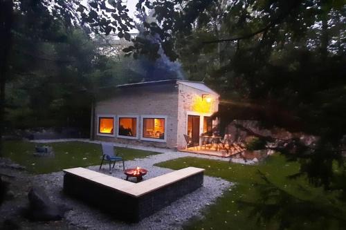 Spania Dolina House | Depo Loco (Banícke depo)