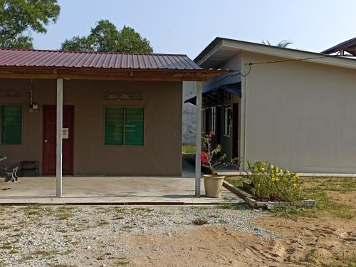 Peramu Jaya Tiga House | Depulauserai Budget Home No AirCond