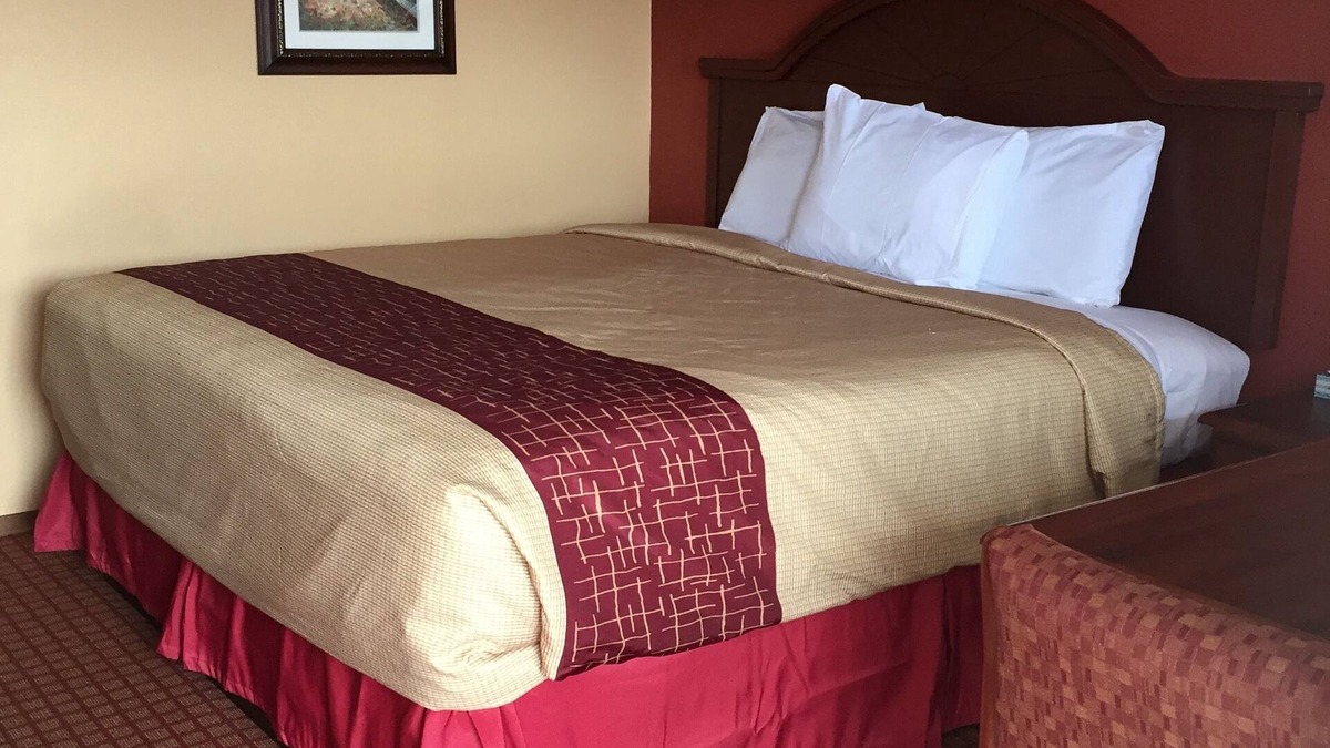 De Queen Hotel | DeQueen Courtyard Inn