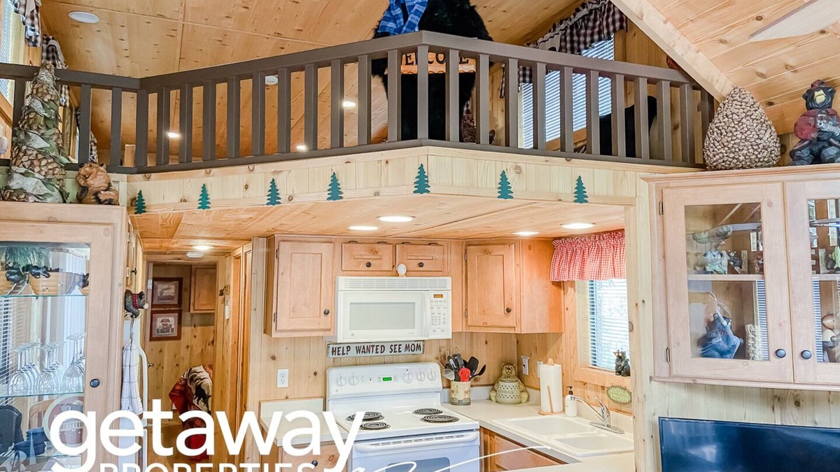 Show Low Cabin | Der Nut Haus - 1 Bedroom with Loft