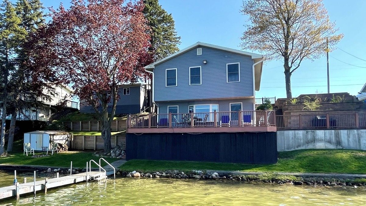 Sidney House | Derby Dreams lake house - private lake frontage!