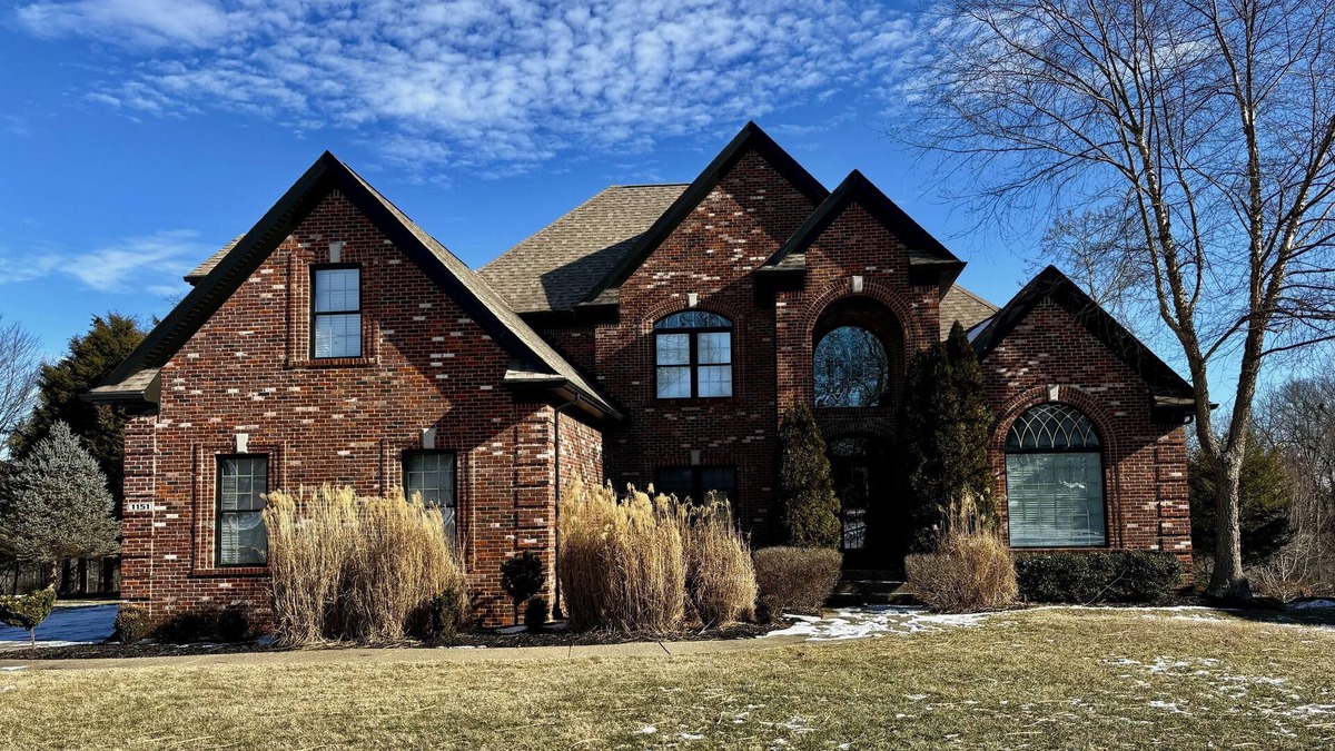 Buechel House | Derby Getaway: Spacious 6 Bed, Walkout Basement