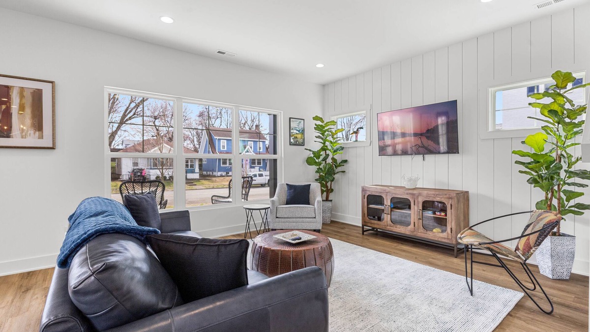 Jeffersonville House | DerbyDeluxe: Sunny & Modern, Near Derby