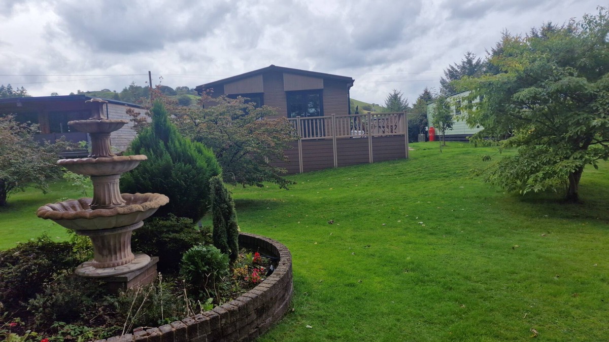Llanfair Caereinion Cabin | Derwen 2 Bedroom Luxury Lodge