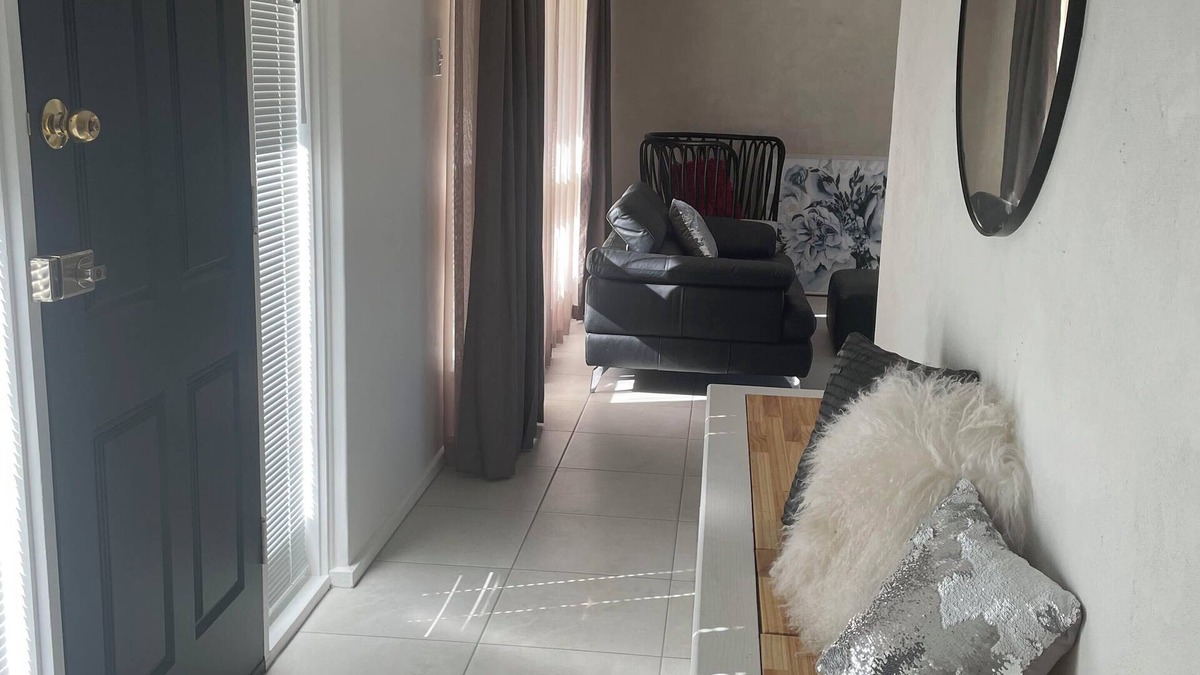Gilles Plains House | Derwent House: Newly renovated n 23 mins to CBD