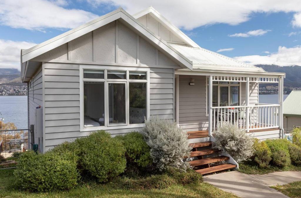 Otago House | Derwent River Cottage - Tranquil Waterfront Living