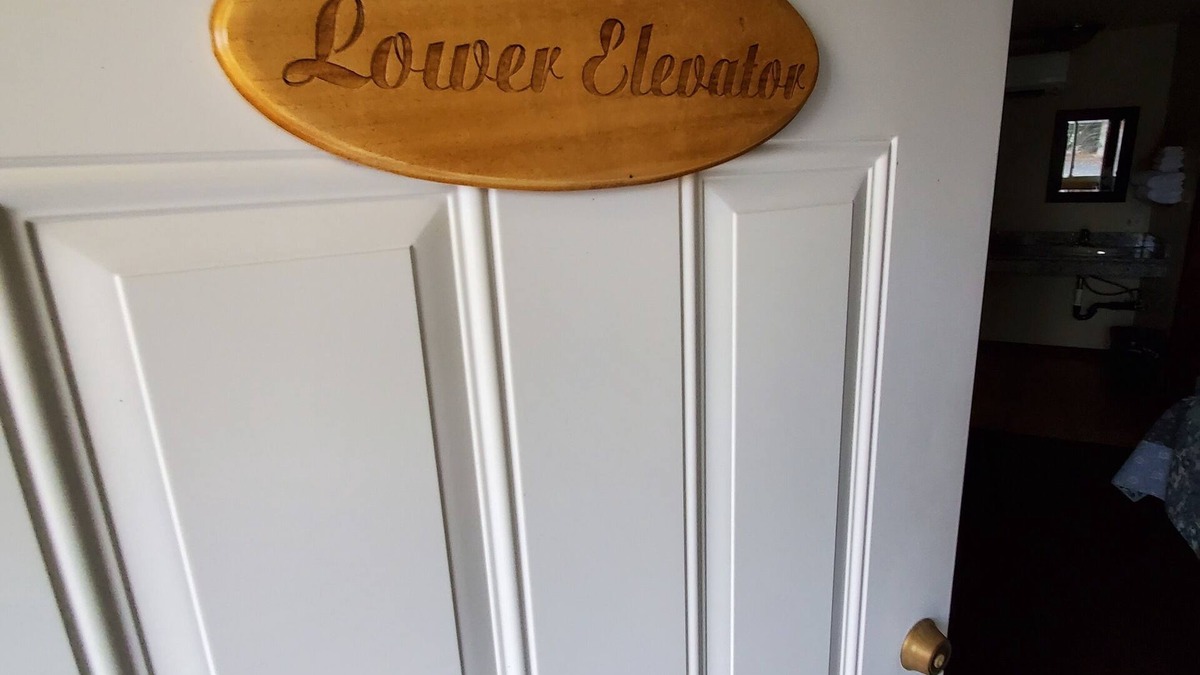 Maupin Apartment | Deschutes Motel - Lower Elevator - Queen Suite w/1 Queen Bed