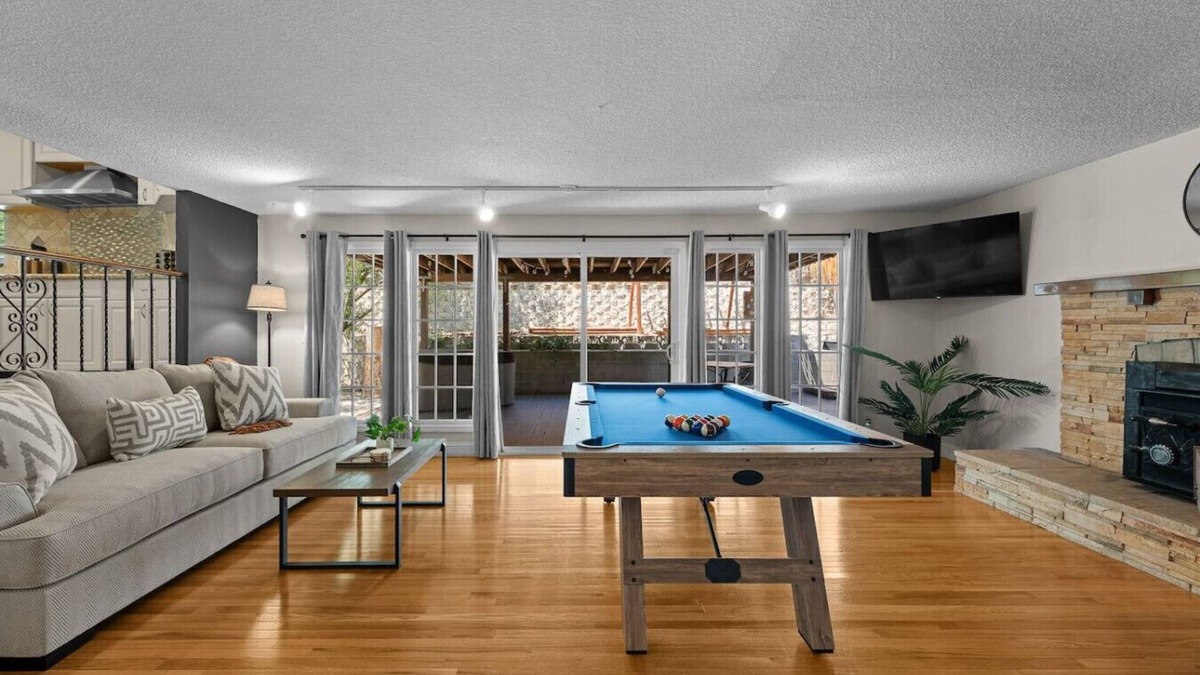 Sparks House | Desert Dreams Retreat Hot Tub Game Room Fire Pit