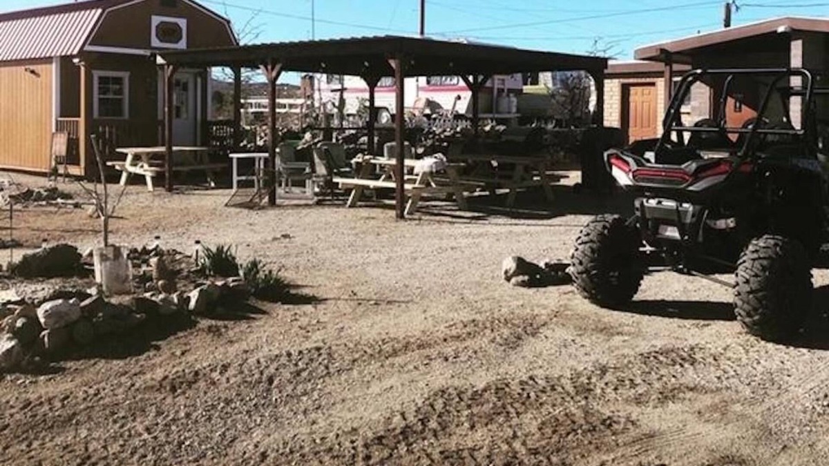 Meadview RV Rental | Desert Farmhouse Glamping- SkyWalk, Lake Mead, Site Seeing, Hiking, Fishing