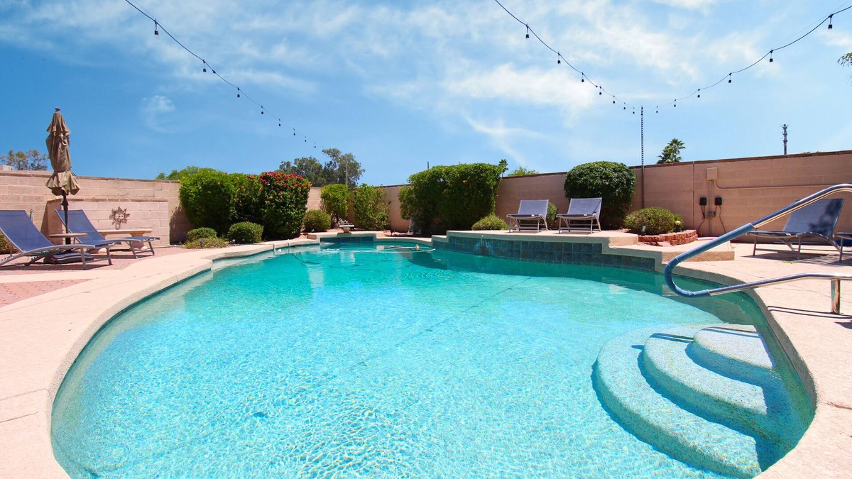 La Paz At Desert Springs House | Desert Jewel: Luxurious Retreat & Poolside Bliss