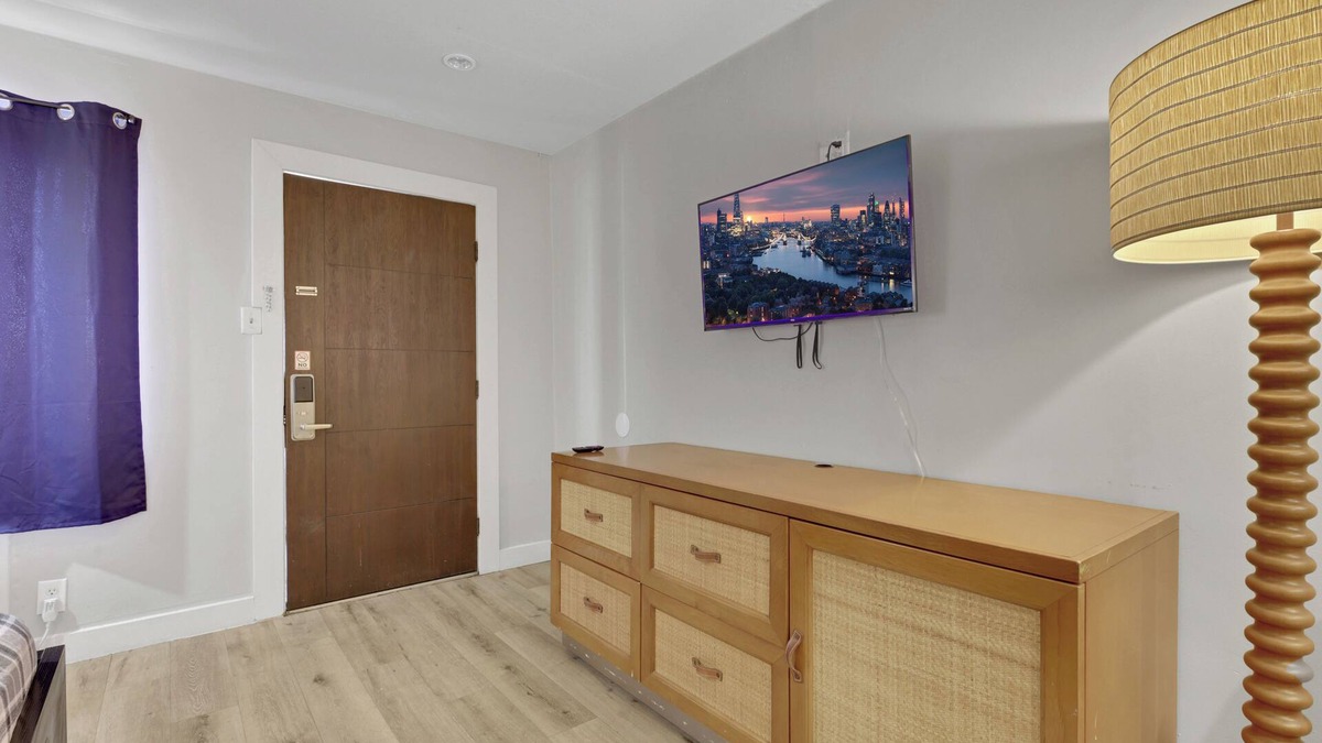 Downtown Las Vegas Hotel | Desert Moon Motel: The heart of downtown Las Vegas, simple and pet-friendly!