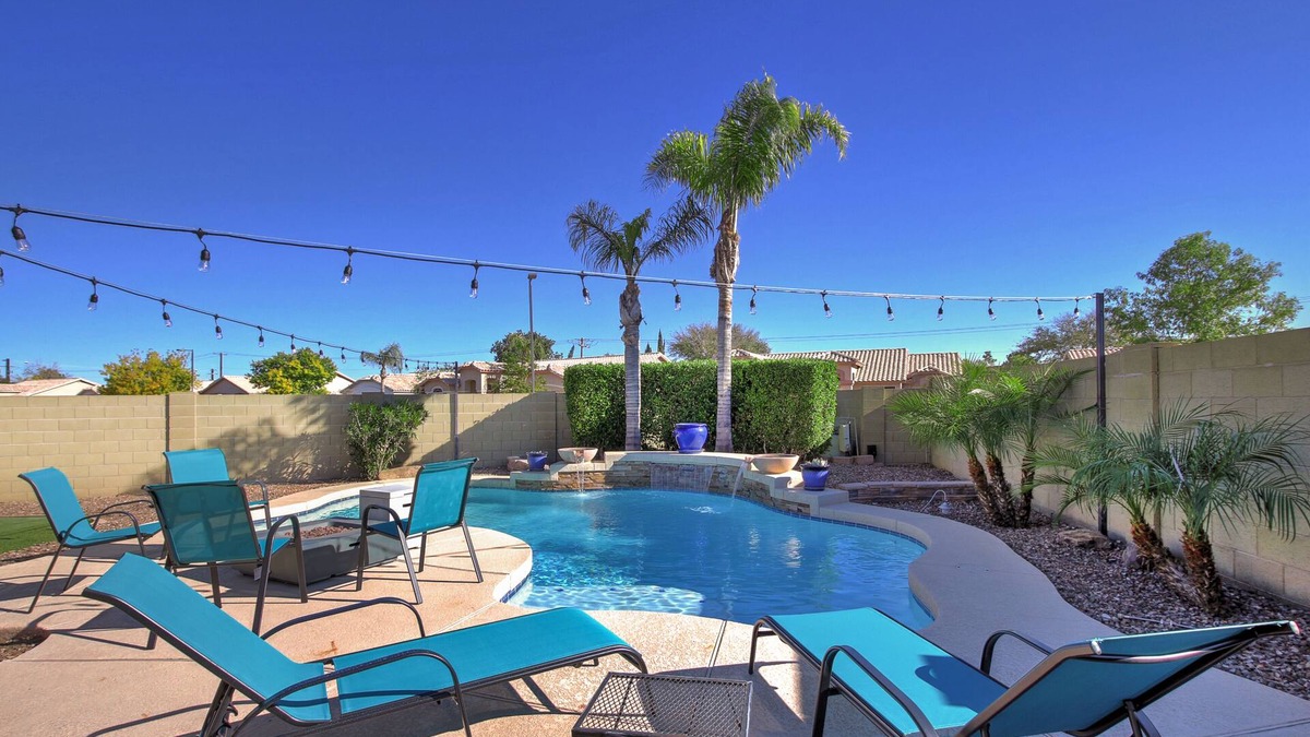 Cottonwoods Crossing House | Desert Oasis - Heated Pool, Putting Green, Lots of Parking