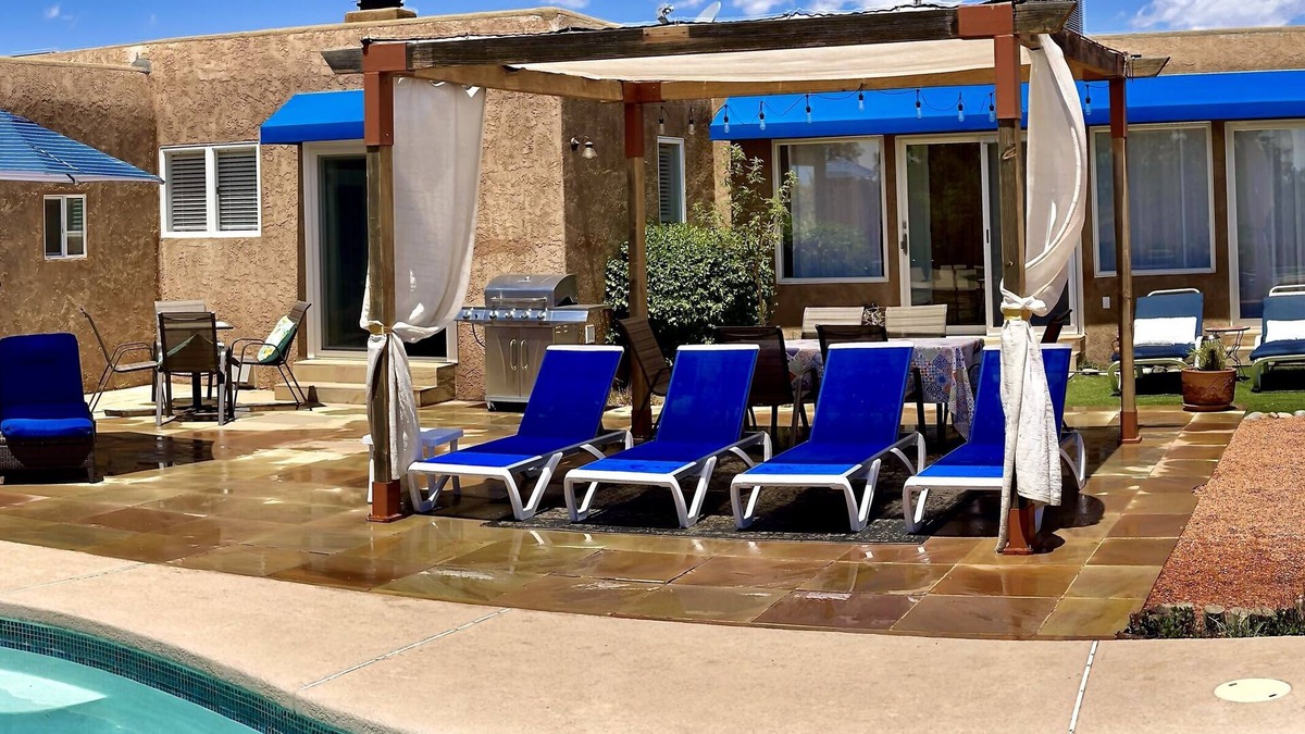 Santa Fe Villa | Desert Retreat House with Pool and Casita 15 minutes from Downtown