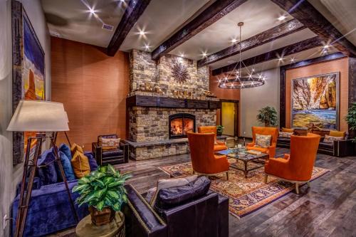 Bluff Hotel | Desert Rose Resort & Cabins