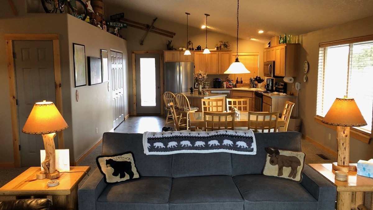 Redmond House | 'Desert Sage' Relax and Unwind in Beautiful Central Oregon