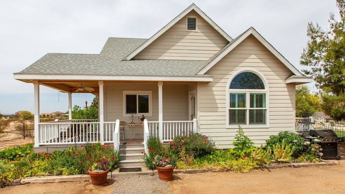 San Tan Valley House | Desert Sky Cottage on 2 1/2 acres. Mountain views. Pool. Gated & fenced.