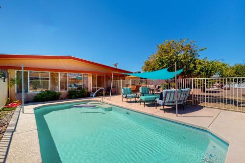 Sun City House | Desert Sun Retreat